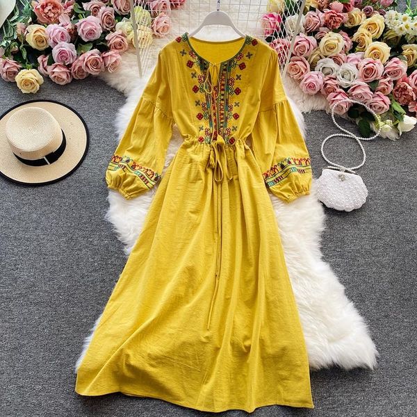 Vestidos casuais zcwxm primavera para mulheres festas 2023 bordados de linho de manga longa praia vestido branco elegante e étnico boho roupas amarelas