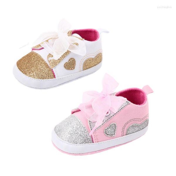 Scarpe da ginnastica Born Baby Girls Traspirante Antiscivolo Paillettes Stampa a cuore Sneakers Bambino con suola morbida Sport da passeggio casual Arrivano