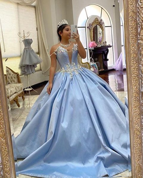 Abiti Quinceanera Principessa Sexy Light Sky Blue Satin Profondo scollo a V Crystal Ball Gown con Plus Size Sweet 16 Debuttante Party Birthday Vestidos De 15 Anos 49