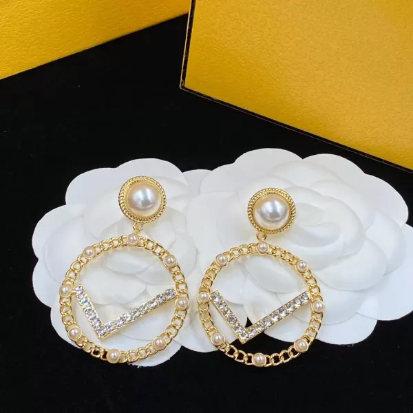 Orecchini a cerchio di design per donna con diamanti in oro Orecchini di gioielli di lusso Orecchini a cerchio con perle da donna Orecchini a cerchio moda F 2303142D