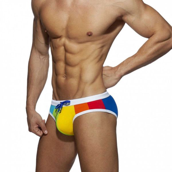 Roupas de banho masculinas sexy arco -íris listras de banho de banho de banho de banho de banho baixa waust massiltos de natação baús de nadar de biquíni para homem de praia de praia traje de banho wear l230314