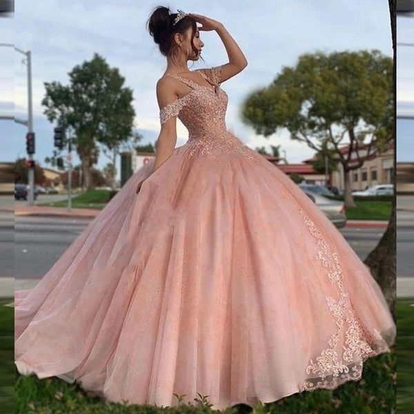 Quinceanera veste a princesa elegante do ombro Apliques de caça em V, vestido de baile de renda com plus size sweet 16 estreante festa de estreia Vestidos de 15 Anos 46