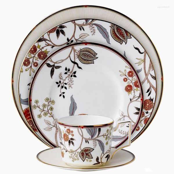 Set di stoviglie Piatto nordico Phnom Penh Stoviglie occidentali Cucina di casa Cucina di lusso Bone China Cena Bistecca Insalata Tazza Piattino Combinazione