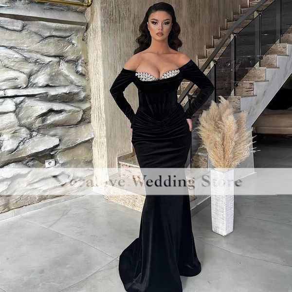 Vestido de noite preto de abaya 2023 fora de ombro mangas compridas Velvet Velvet Arabic Prom Party Distra para mulheres vestidos de coquetel Tamanho personalizado