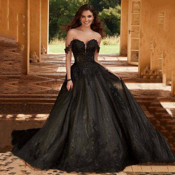 2023 Vestido de noiva gótico preto Apliques de renda com contas A-line Tule de lantejoulas de lantejoulas de lantejoulas de noiva do decote de coração do ombro de vestidos de noiva vintage