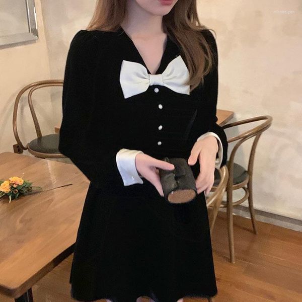 Abiti casual Abito monopezzo in velluto Coreano 2023 Primavera Vintage Fiocco Donna Abbigliamento Kawaii Manica lunga Festa nera Elegante signora