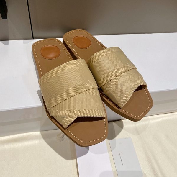 Woody Flat Mules Slides Сандалии Мужчины Женщины Тапочки для бассейна Квадратный носок Кружевная вышивка Мужские летние сандалии Модные пляжные шлепанцы Обувь Открытый дом