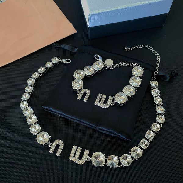 Designer Selo Pulseira Colar Conjunto de Jóias Diamante Feminino Banhado a Prata Carta Pulseira Pingente Colar Luxo Amor Pulseira Design Vintage Conjunto Presente