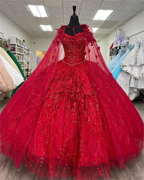 Prinzessin rote Quinceanera-Kleider mit Umhang, smaragdgrünes 3D-Blumen-Schnürkorsett, Abschlusskleid