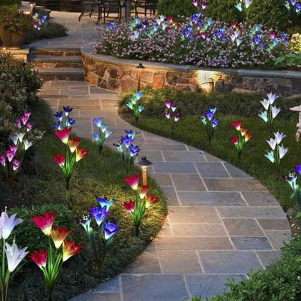 Lâmpadas de gramado Lâmpadas solares solares ao ar livre coloridas Lily Flor Luzes de Luzes de Garda à prova d'água Decoração de jardim para o pátio