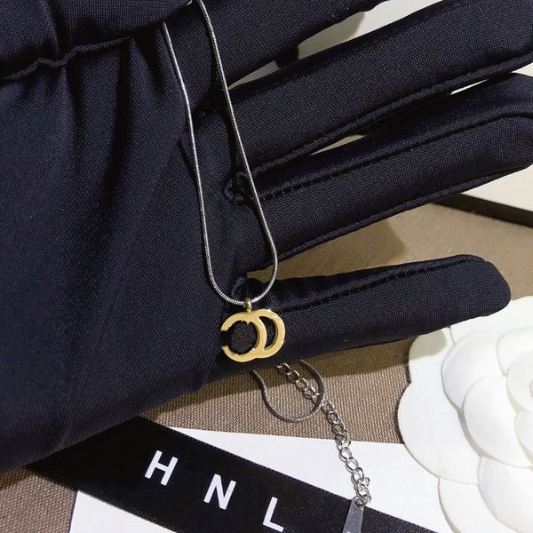 Collana con osso di serpente stile moda Collana con pendente di gioielli di marca di lusso 18 Catena lunga in oro Accessori di design per marchi di stilisti popolari per le donne