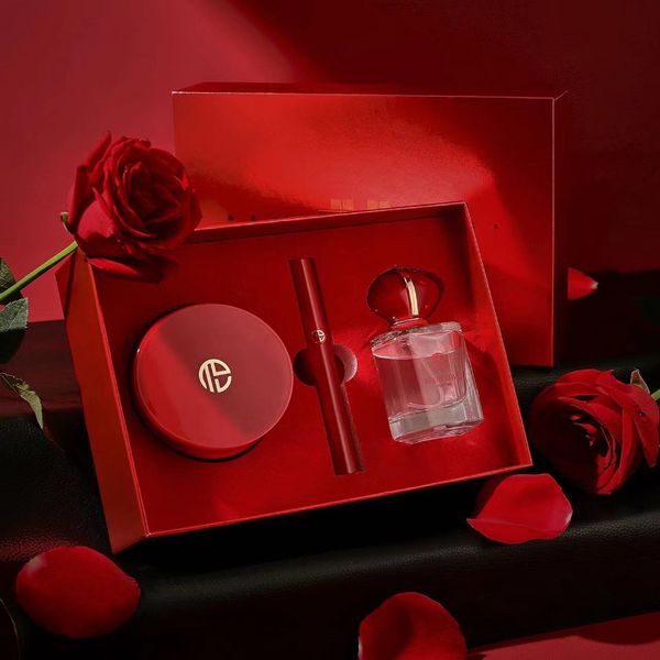 La migliore vendita TDL Love Red Tone Beauty Set Box Confezione regalo di San Valentino Set di tre pezzi per il trucco Cuscino d'aria Smalto per labbra Profumo Regalo boutique Consegna veloce