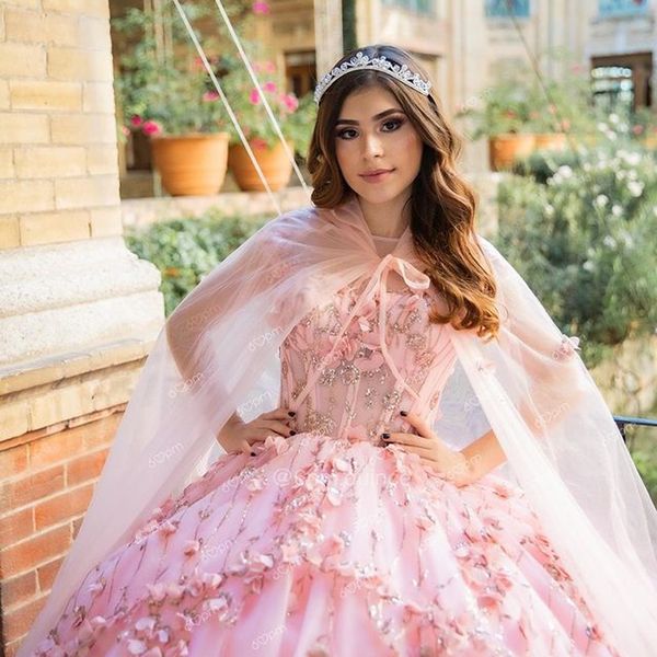 Pink Sweetheart Princess Quinceanera Dress With Cape Fiori 3D Abiti da festa di compleanno in cristallo con perline Masquerade Vestidos De15