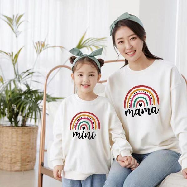 Familie bijpassende outfits moeder dochter bijpassende kleding mama mini sweatshirt set mama en mij outfits vrouw kinderen baby meisje herfst trui winter shirt 230316