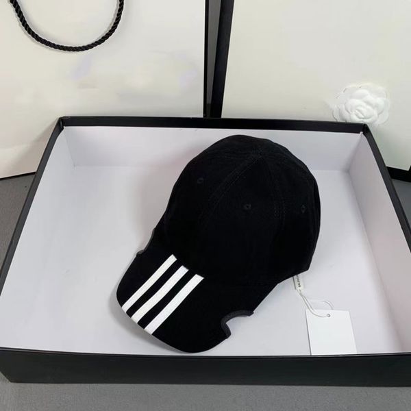 Erkek Tasarımcı Şapkalar Moda İkon Şapkası Tasarımcı Beyzbol Kapağı Yeni Desen Siyah Beyaz Top Kapaklar Casquette Şapkalar Erkekler için Kadın Güneş Koruma Koruma Sonbahar Sonbahar Bonnet Pipo