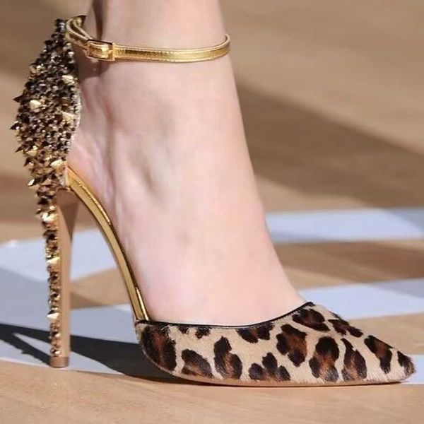 Sexy Leopardo Crine di cavallo Indietro Spikes Sandali Strass Rivetti dorati Borchie Stiletto Tacco alto Cinturino alla caviglia Banchetto Runway Scarpa Donna 0316