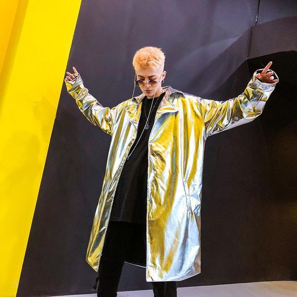 Trench da uomo Performance Trench lungo da uomo Shiny Night Club Stage Dance Uomo Mantello Mantello Cappotto a maniche lunghe Capote Masculino Oro Argento XXL 230316