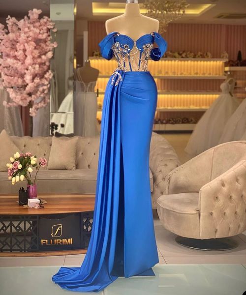Einzigartiges blaues Satin-Meerjungfrau-Abschlussballkleid mit schulterfreiem Perlenoberteil und formellen Abendkleidern in Übergröße für arabische Frauen nach Maß