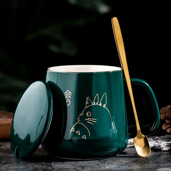 Tazze 400ml Prodotto Stile europeo Light Luxury Caffè in ceramica dipinta in oro con coperchio Cucchiaio Tazza d'acqua Cartoon Totoro 230316