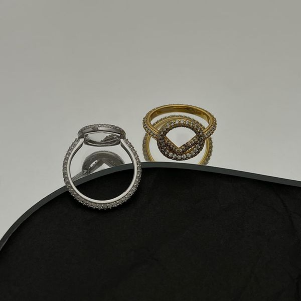 Diamond Circle Ring Cluster Ringe Teil gebogener dreieckiger Ring Frauen Muster Geometrie -Design Ring