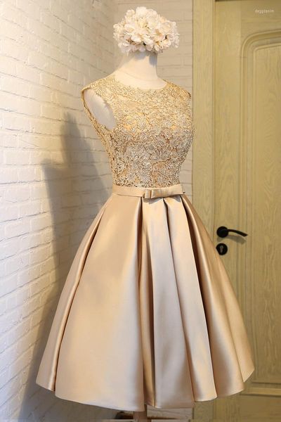 Partykleider Beauty Emily Kurzes goldenes Brautjungfernkleid 2023 Spitze Perlen A-Linie knielang formell gerafft Abschlussball reflektierend