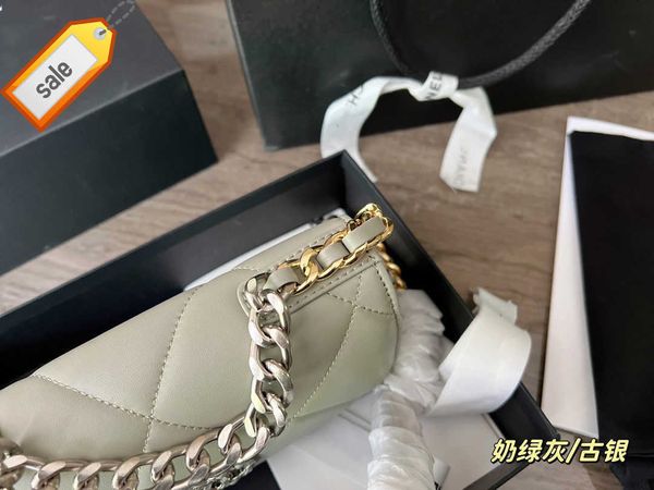 Designer di marchi da donna di lusso Borse a tracolla singole Moda abbinata Borsa a tracolla a catena tricolore a forma di diamante Texture Borsa in pelle di pecora Vendite dirette in fabbrica