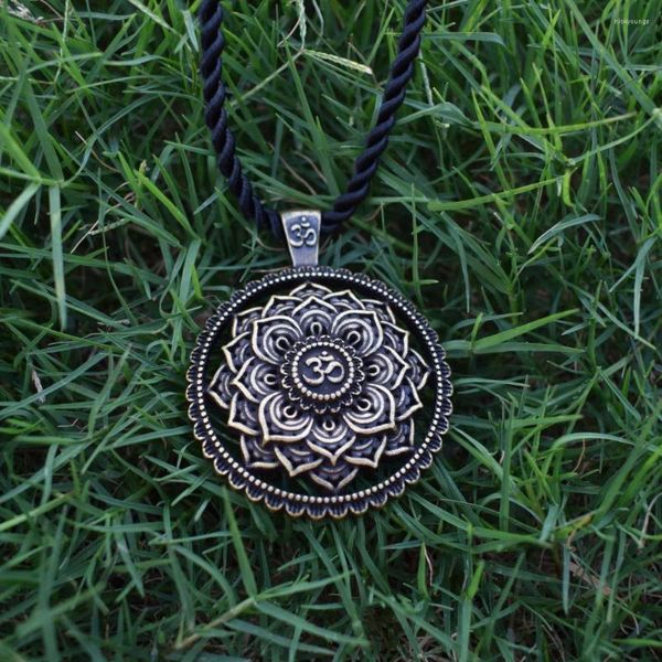 Цепочки Sanlan Flower Pense Prosperity Mandala Talisman Wealth Wealth Удачи колье мужчины подарок