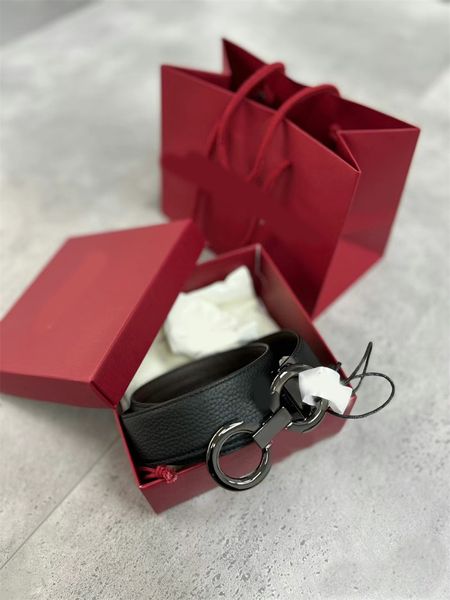 Cintura donna tinta unita cintura firmata nera reversibile fibbia ad ardiglione misura regolabile pelle bovina cintura conveniente regalo di san valentino cinture di lusso festa PJ022 C23