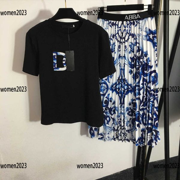 Anzug für Damen, Mädchen-Sets, Damenkleid, 2-teiliges T-Shirt und bedruckter Rock aus blauem und weißem Porzellan, Sommer, kostenloser Versand, Größe S-XL, Neuankömmling, 14. März