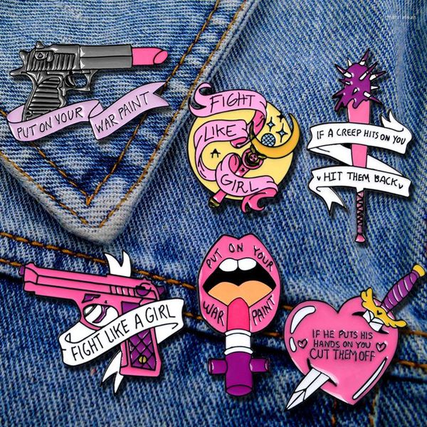 Broches Batom de lábios fofos Broche rosa amor feminismo luta como uma garota colocada em sua pintura de guerra decoração de jaqueta jeans