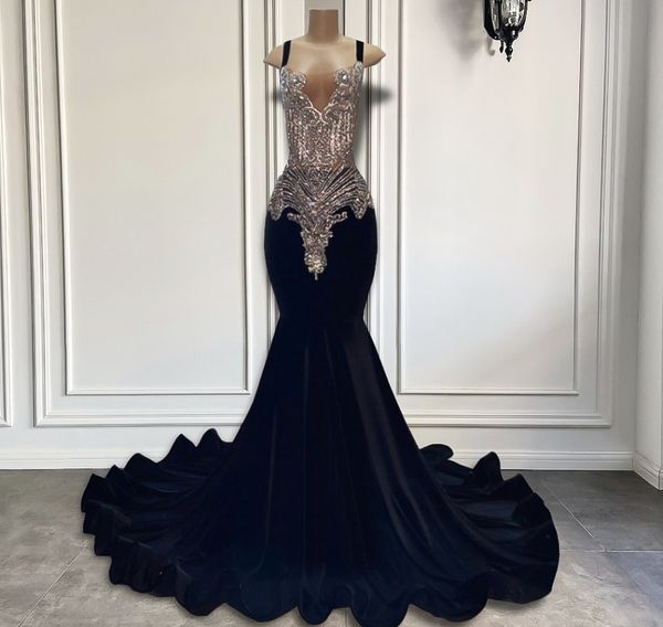 Abiti lunghi da ballo di lusso 2024 Stile sirena sexy scintillanti cristalli di diamanti argento Ragazza nera abiti da sera di gala in velluto Robe De Soiree personalizzato