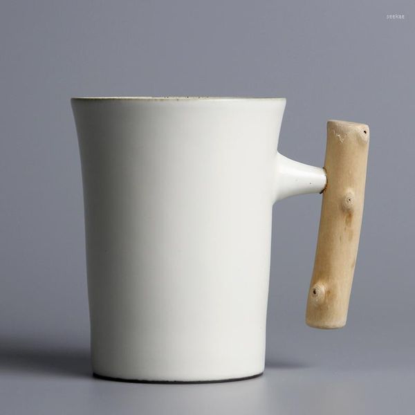 Tazze Tazza in ceramica grezza smaltata bianca Stile nordico minimalista Bottiglia d'acqua giapponese Manico in legno in ceramica Bicchiere da ufficio Tazza creativa