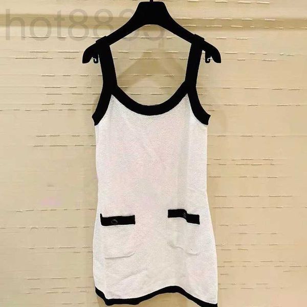 Abiti casual Designer Abito senza maniche con cinturino a contrasto in bianco e nero 23 Primavera / estate New Celebrity Elegante Canotta a trapezio Gonna corta PQ41