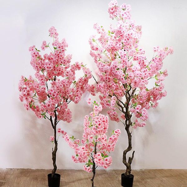 Fiori decorativi Grandi alberi artificiali in vaso di seta con fiori di ciliegio pieni di Sakura con tronco per la decorazione della stanza di casa all'aperto di nozze
