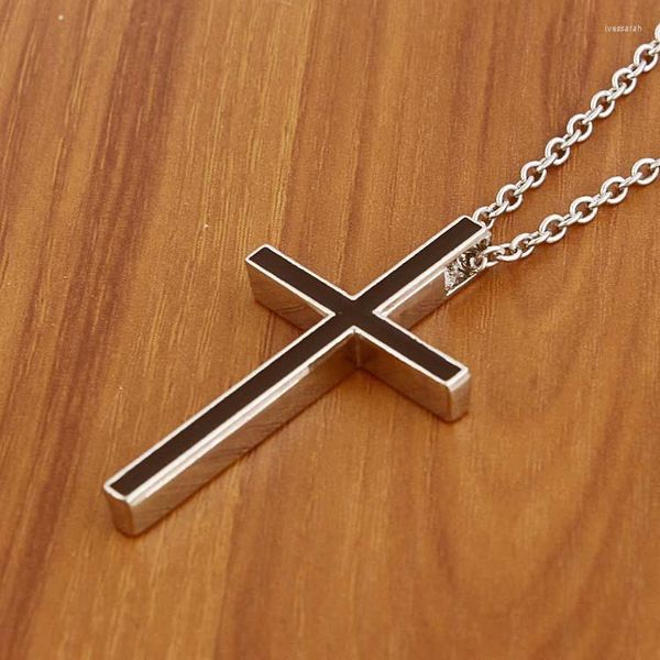 Colares pendentes T541 Fornecimento transfronteiriço de comércio eletrônico Amazon Black Cross Men's Fashion Colar Letterização