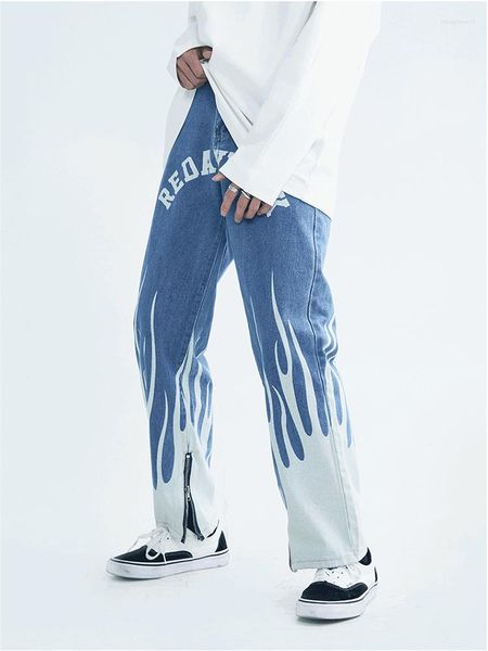 Jeans da uomo Hip-Hop con stampa di lettere di fiamma e patchwork Pantaloni da uomo in denim dritto Pantaloni da strada con cerniera per piedi Pantaloni casual da uomo