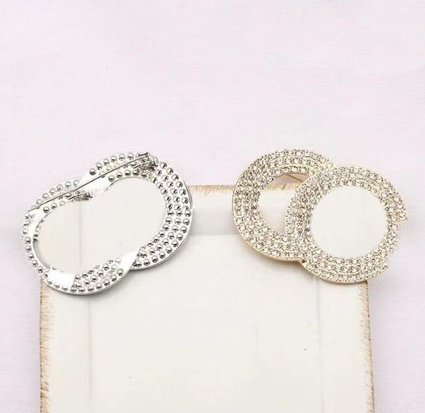 Spettatore di marca semplice 2 color Lettere di alta qualità per appunti di alta qualità per pin Crystal Rhinestone Pins Fette Wedding Metal Jewerlry Accessori