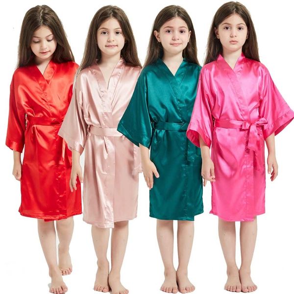 Pyjamas 313Y Junge Mädchen Bademantel Rosa Satin Seide Kinder Roben Sommer Nachtwäsche Kinder Kimono Badetuch Robe Hochzeit Spa Party Geburtstag 230322