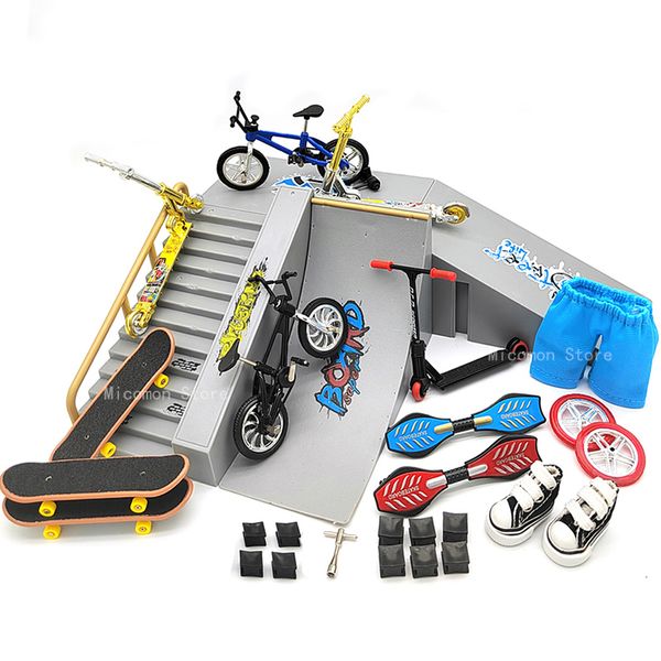 Novità Giochi Finger Scooter Skateboard Fingerboard Ramp Bikes Fingertip BMX Bicycle Mini Two Wheel Skateboarding Toys Scooters bambino 230322