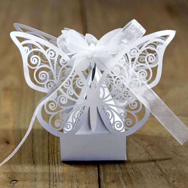 Bevorzugungshalter Geschenkpapier Schmetterling Lasergeschnittene hohle Kutsche Bevorzugungen Geschenke Box Süßigkeitskästen mit Band Hochzeit Party Supplies