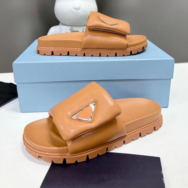 Designer Brand Slifors Triangle Logo morbido imbottito NAPPA SANDALS DONNE CILLOW PIELLO Slide morbidi tacchi imbottiti con tacchi alti Pompe da donna 35-41