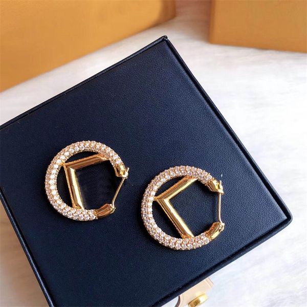 Mulheres Gold Homops Fashion Brincho de ouro Golinho de ouvido Brincho de luxo Big Circle Circle Simple Letter Brincos de bronze jóias premium