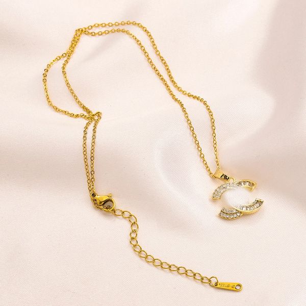 Collana di design di lusso placcato oro 18 carati Collane in acciaio inossidabile di marca Girocollo Catena Lettera Ciondolo Moda Donna Accessori per gioielli da sposa Love Gif 704A