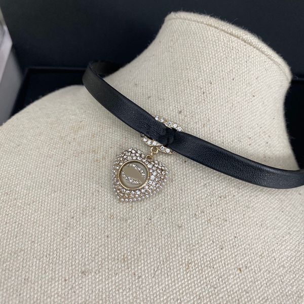 Чокеры Чокеры Дизайнерские ожерелья Hide Rope Choker Stamp Love Original Edition Never Fade Matte Gold Diamond Женское ожерелье Кожаная цепочка