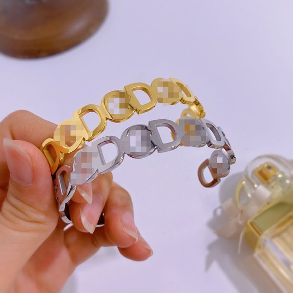 Novo projeção de pulseiras de pulseira de latão projetada Link Crystal Diamond Hollow Out D G Letter Bangle Women feminino Vogue Vogue Jóias