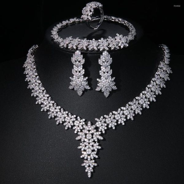 Set di 4 orecchini e collana Emmaya, 4 pezzi, con nappe, zirconi cubici, grande banchetto nuziale, Dubai, colore oro bianco, costume da festa nuziale