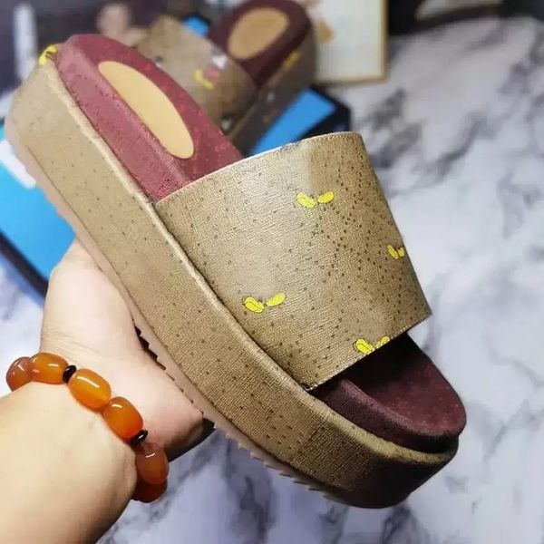 Moda Erkek Sandalet Terlik Slayt Tasarımcısı Lüks Düz Yüksek Topuklu Flip Flips Ayakkabı İşlemeli Platform Kauçuk Sandal Deri Shoal Sıradan Ayakkabı 34-45