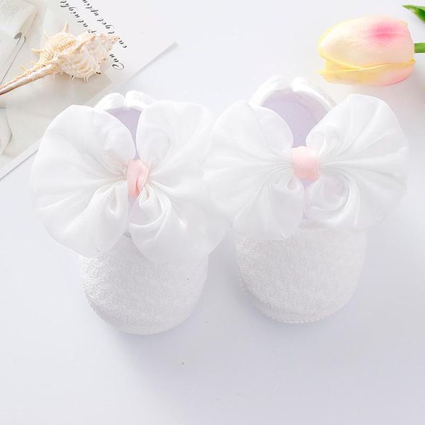 First Walkers 2023 Scarpe da bambina Step Born Bianco Champagne Raso Principessa Fiori di pizzo per matrimonio Damigella d'onore Dropshipp