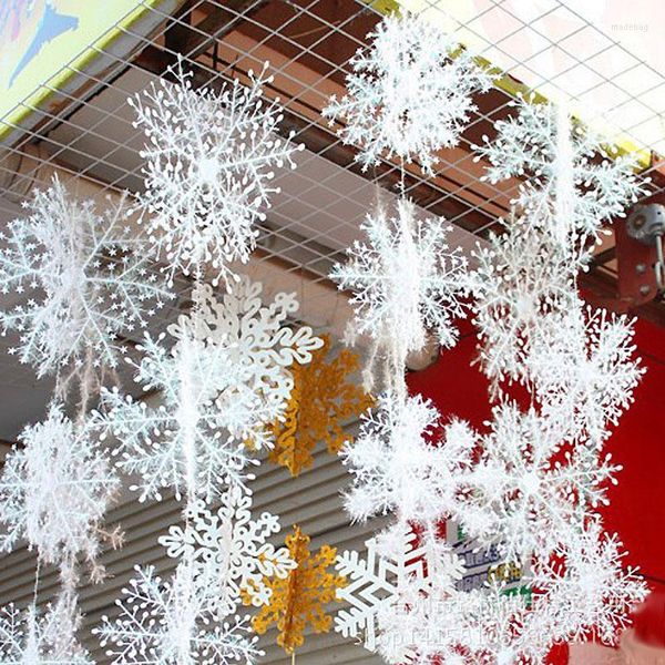 Decorações de Natal 30pcs Ornamento Branco Flocos de neve 15-22cm Janela de árvore de floco de neve de plástico para casa DIY