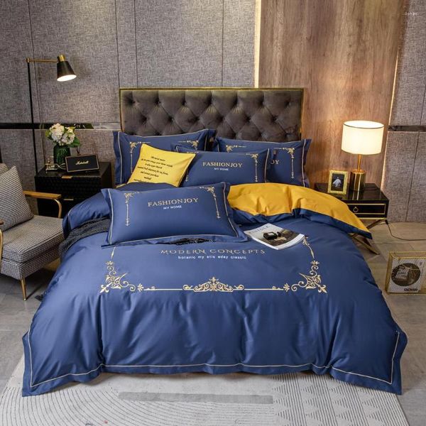 Set di biancheria da letto 2023 Copripiumino in cotone matrimoniale semplice in quattro pezzi Copripiumino in twill ricamato Confortevole blu navy